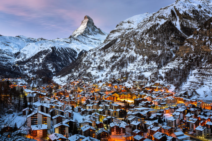 Zermatt se nachází v blízkosti Matterhornu a vyzařuje z něj zvláštní atmosféra