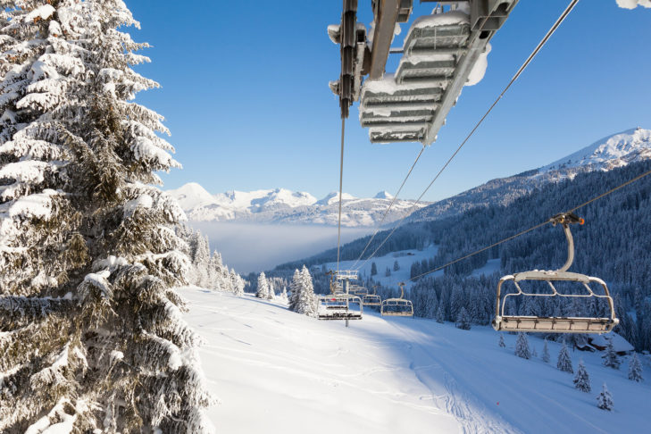 Největší lyžařskou oblastí ve Švýcarsku je Les Portes du Soleil s 580 kilometry sjezdovek