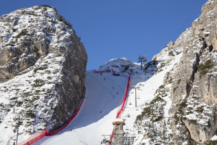Velkolepý skok Tofana dal jméno světoznámé sjezdovce světového poháru "Olympia delle Tofane" v lyžařské oblasti Cortina d'Ampezzo (2 924 m)